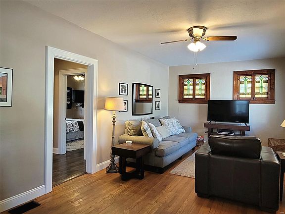 3rd image of 304 Reinhard Ave