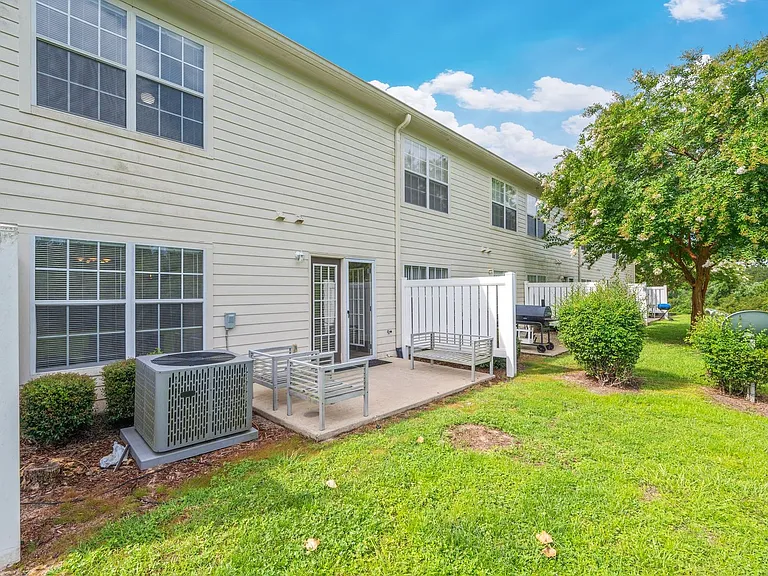 715 Majestic Dr — Photo 36