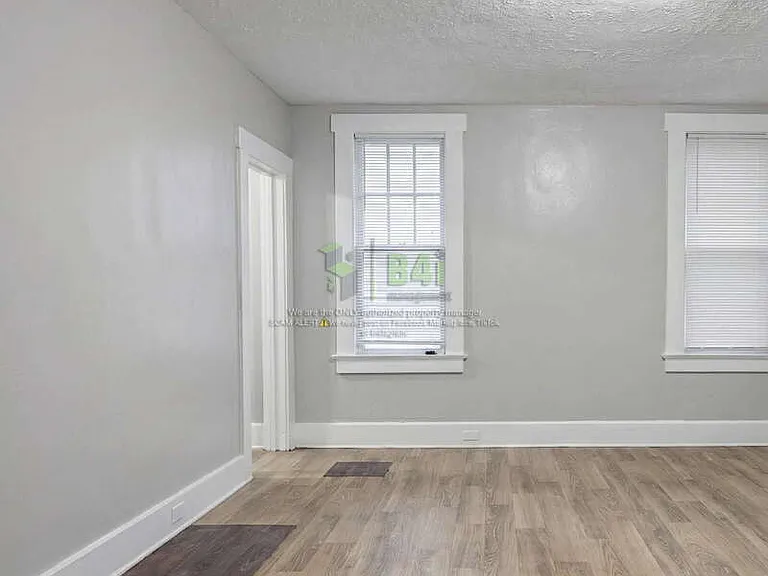 1111 Henry Ave — Photo 8