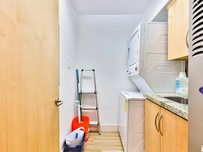 1524 Ynez Pl — Photo 17