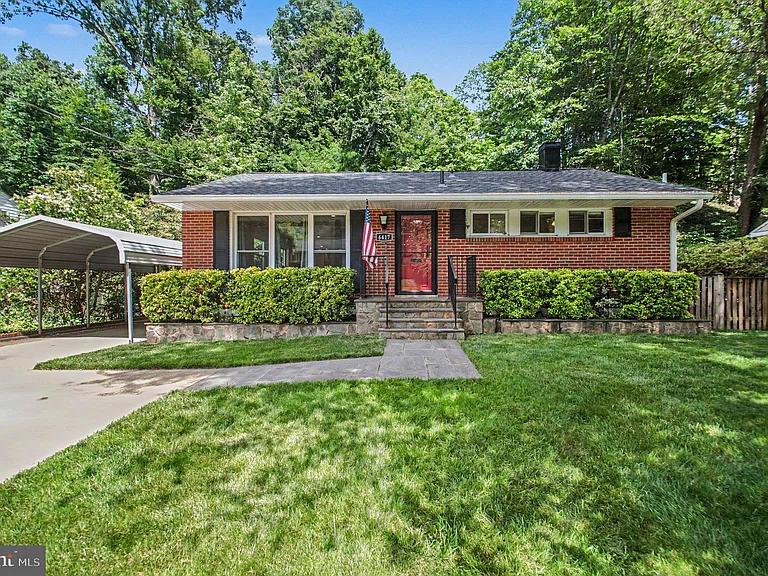 6417 Berkshire Dr — Photo 1