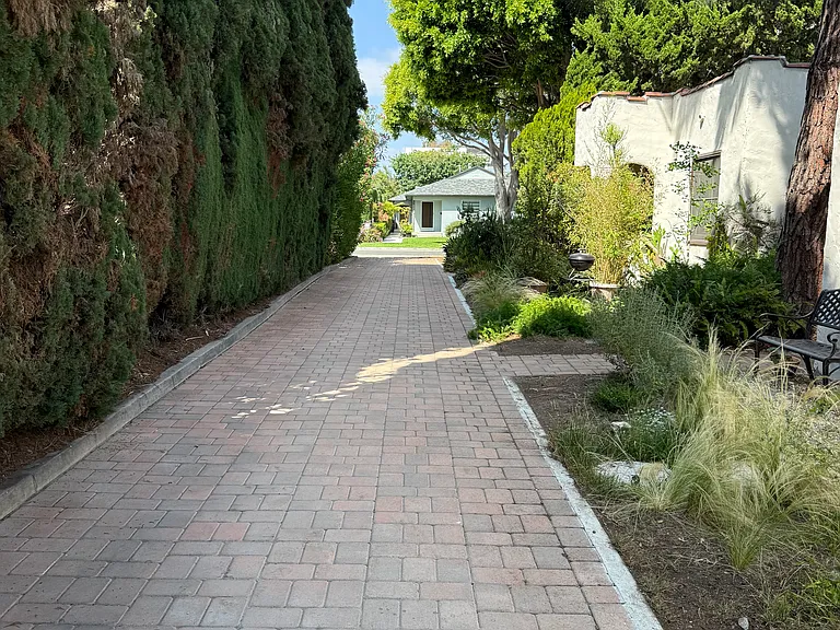 4241 Lincoln Ave — Photo 4