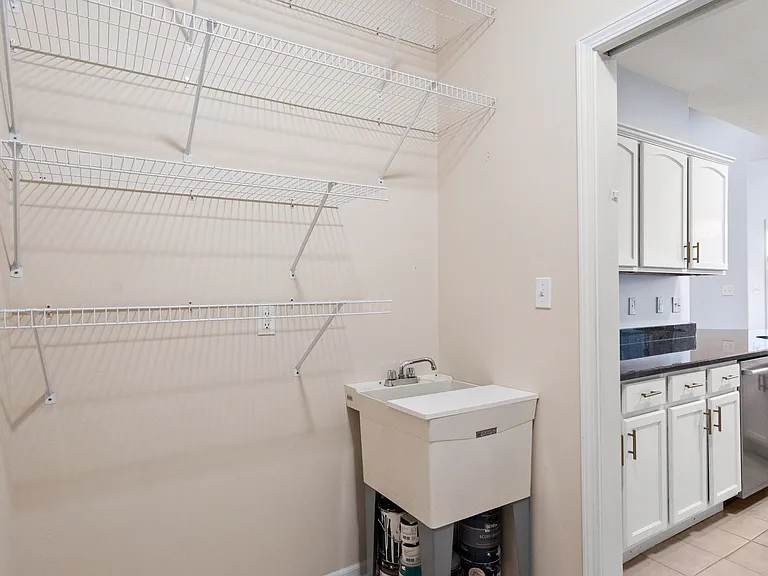 10334 Nelson St — Photo 31