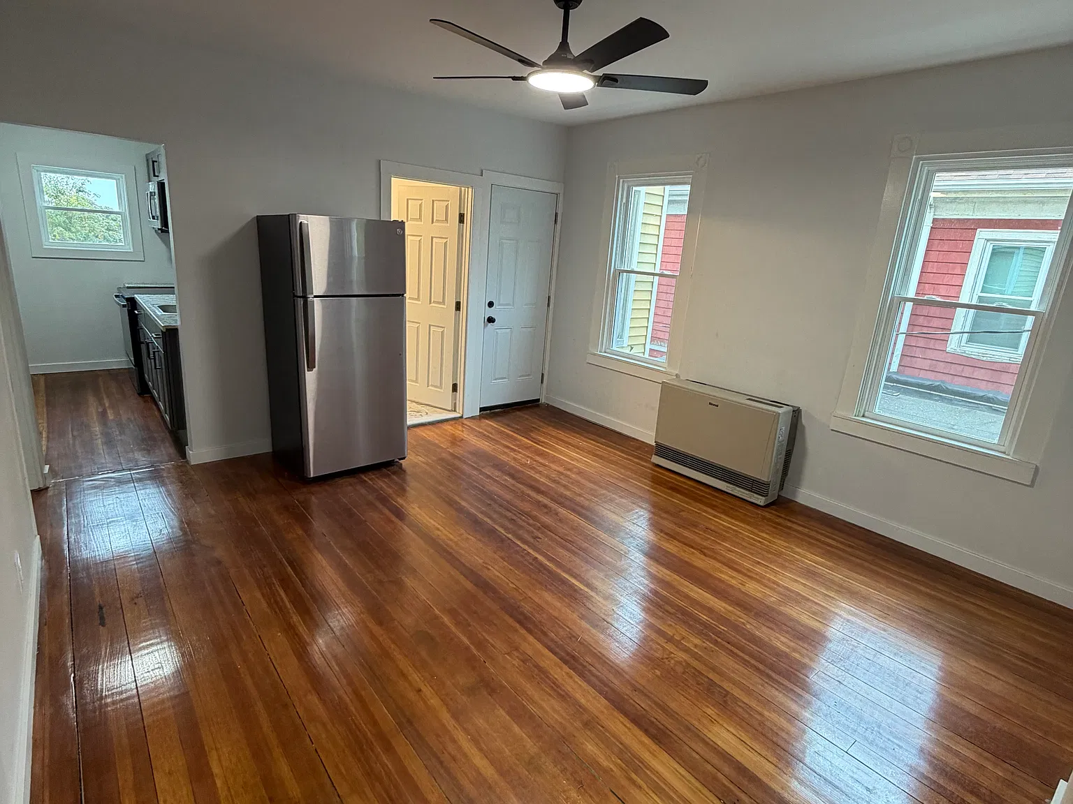 3 bed, $2,300 — Photo 4