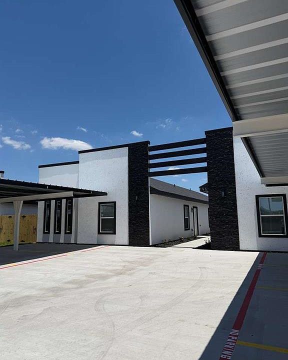 1st image of 23 Farrell Rd #4