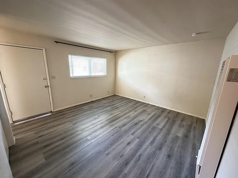 636 S 9th St #10 — Photo 2
