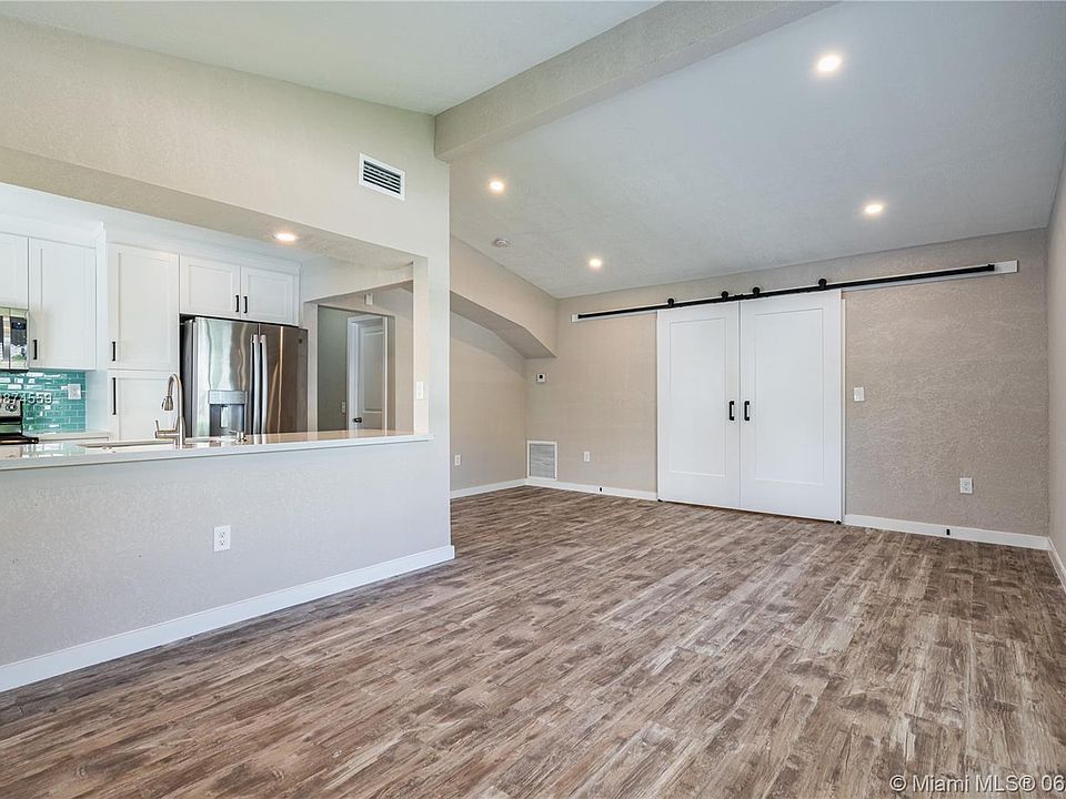 1st image of 228 Washington Dr #228