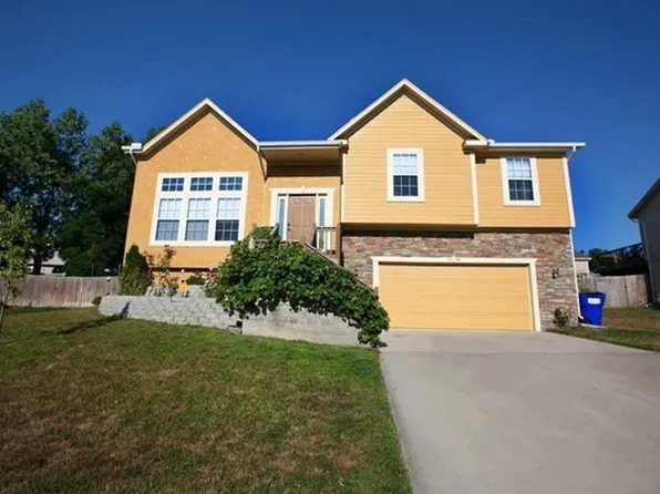 1334 Overbrooke Dr, Junction City, KS 66441