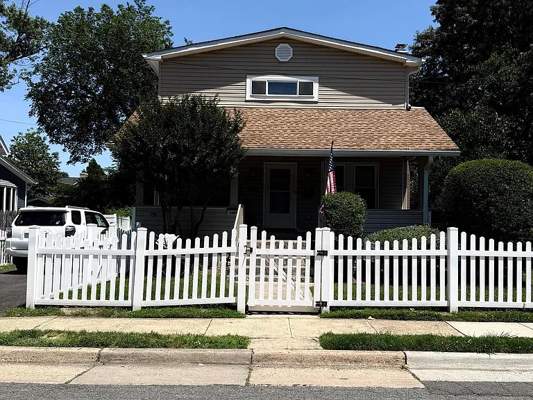 2501 Dewitt Ave — Photo 5