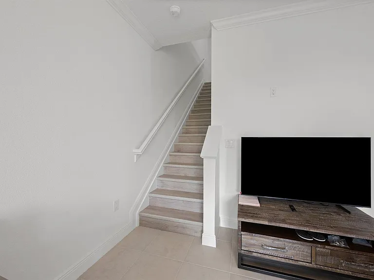 4574 Longwood Lake Sq — Photo 12