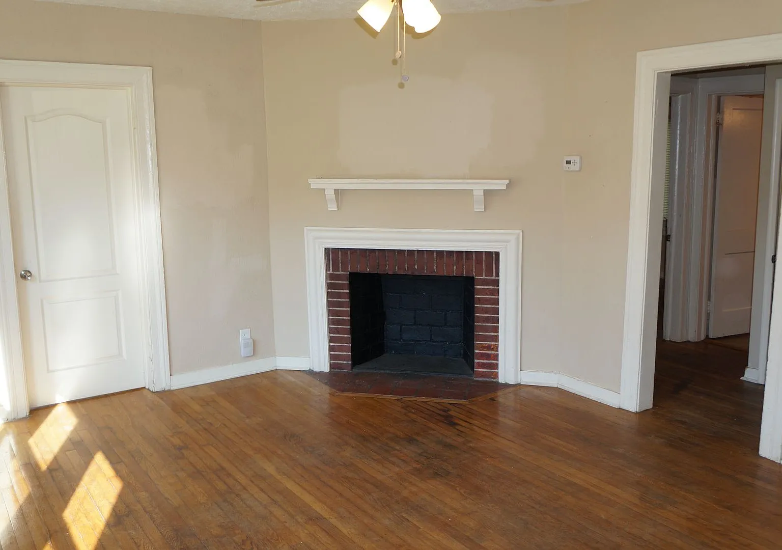 583 Colonial Circle — Photo 2