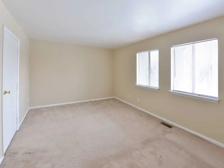 Carriage House Apartments — Photo 15