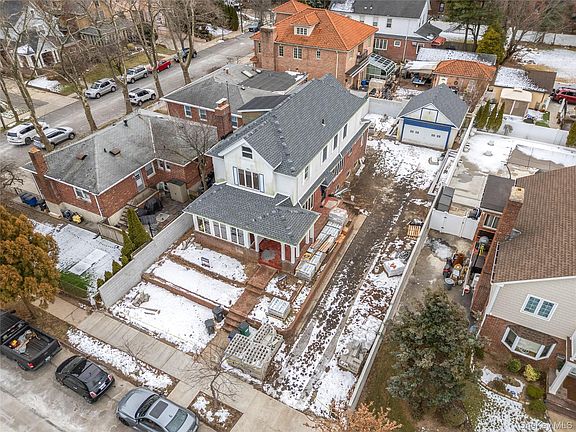 2nd image of 16016 Riverside Drive