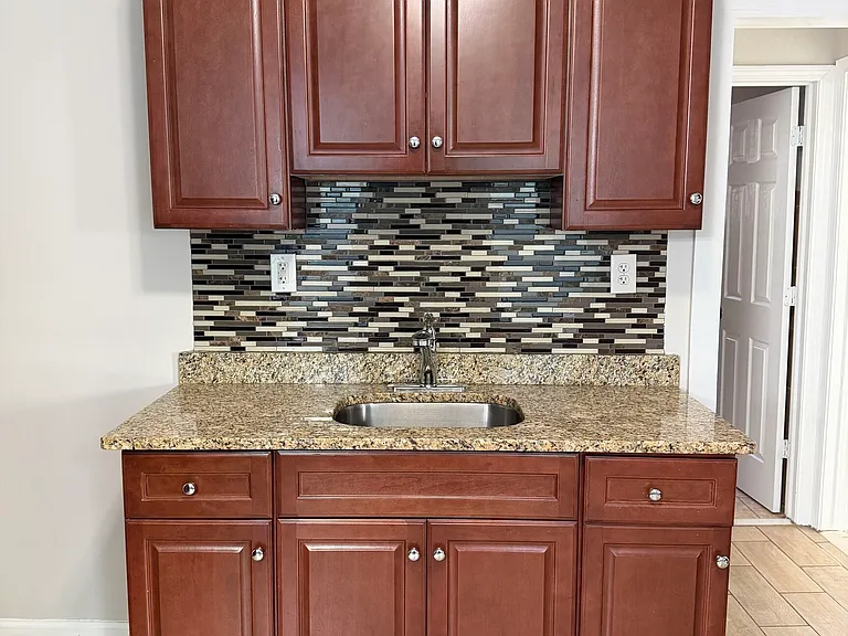 709 Capitol Ave #2 — Photo 10