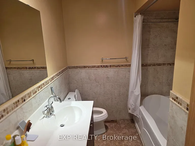 1296 Valerie Cres W — Photo 17