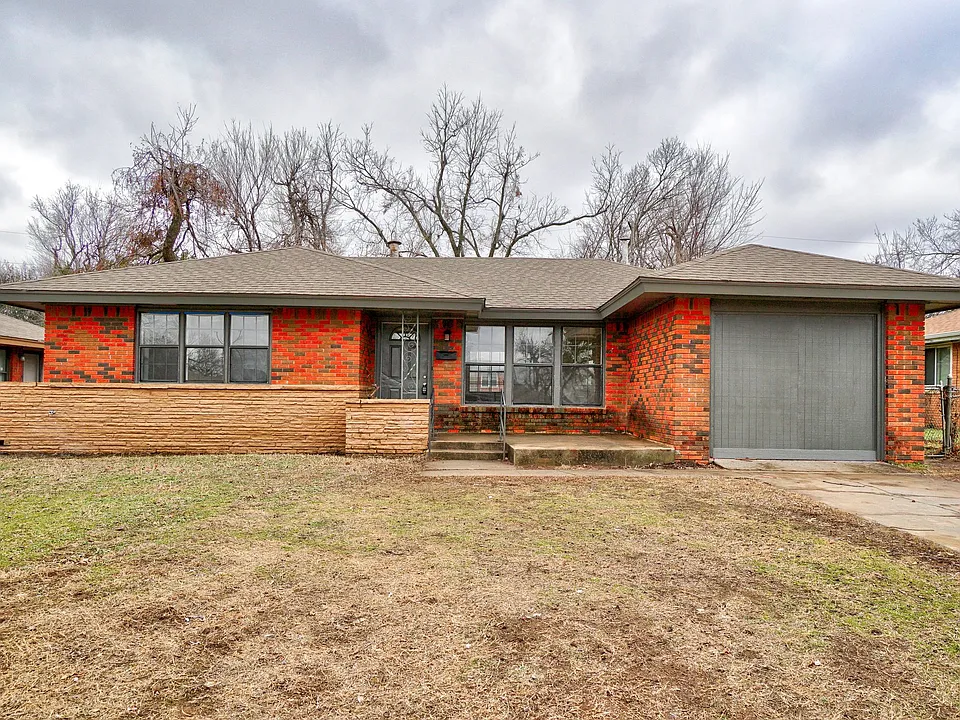 1220 NE 47th St