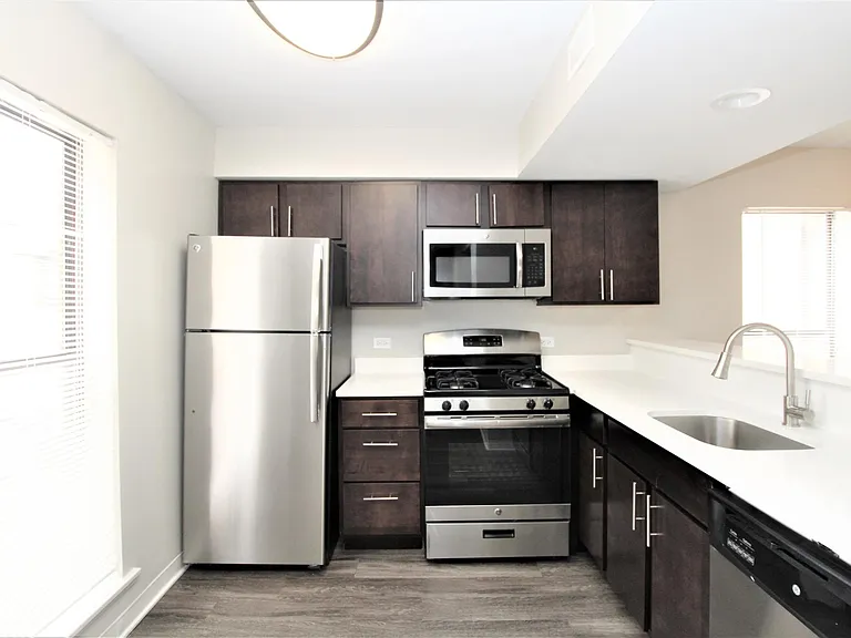 818 W Willow St #3C — Photo 2