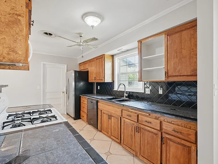 3333 Sayles Blvd — Photo 13