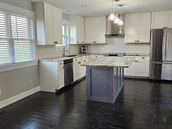 3rd image of 1800 Garrett House Ln