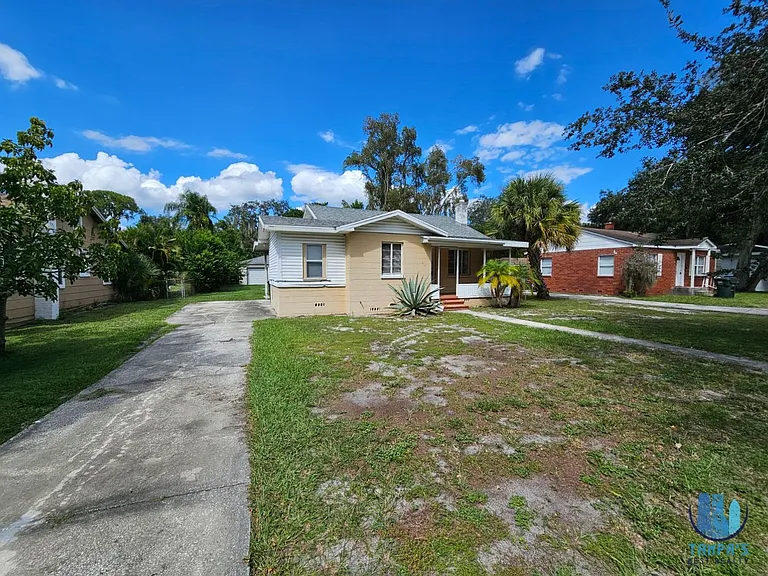 1516 Holly Rd — Photo 4