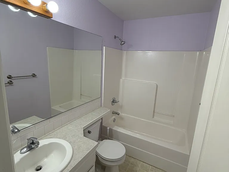 Secnd bathroom