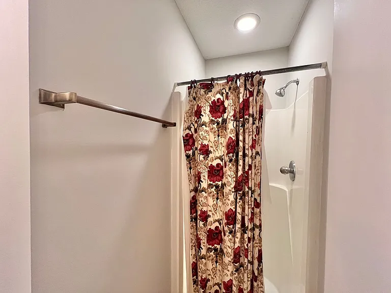 7504 Post Oak Rd — Photo 14