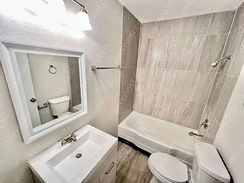 3 bed, 1.0 bath, 1077 sqft, $1,225 — Photo 3