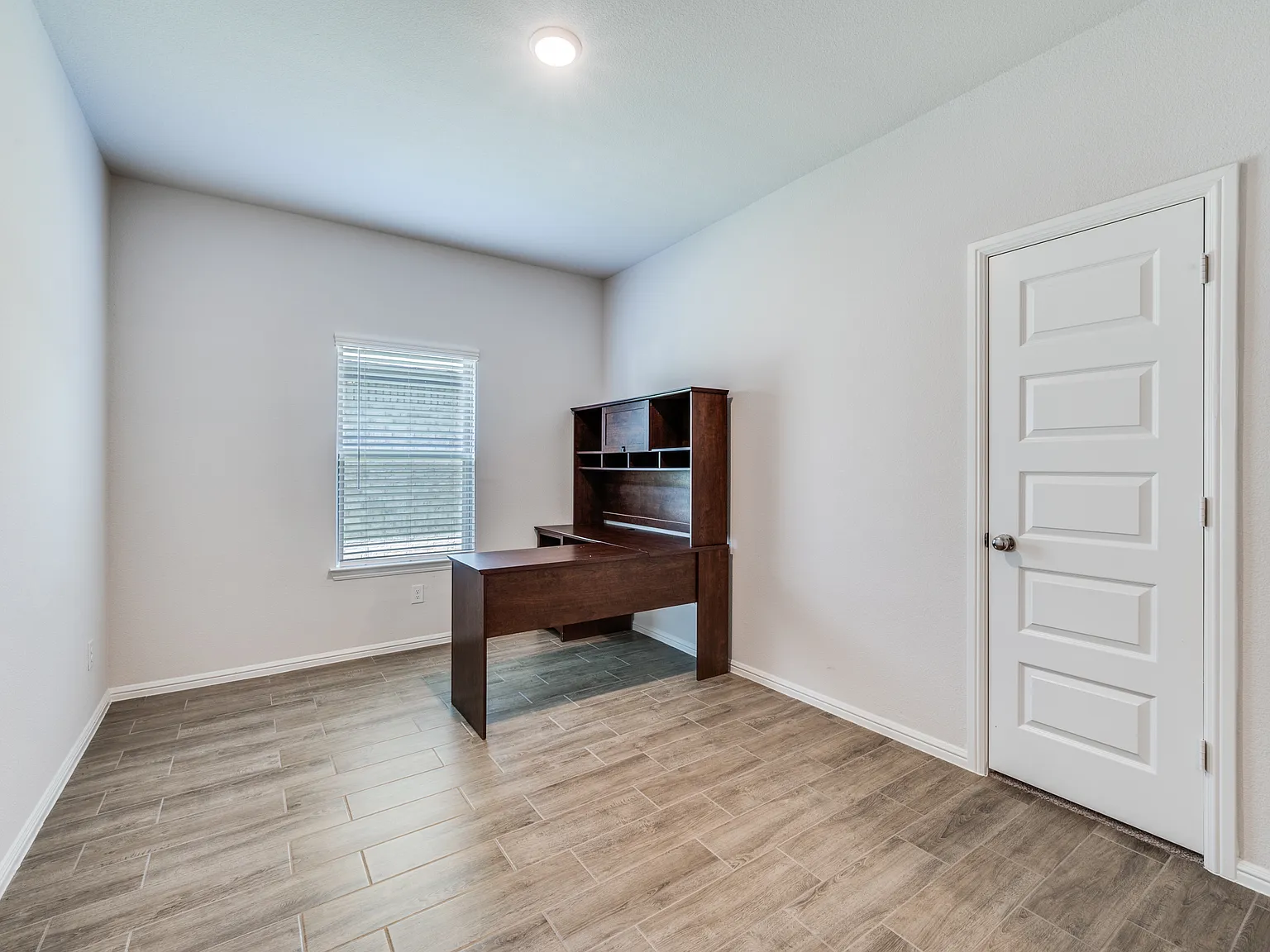 4 bed, 2.5 bath, 2451 sqft, $2,395 — Photo 4