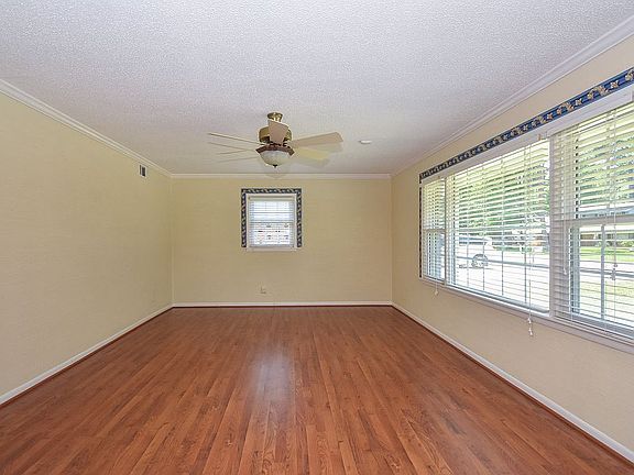 13' x 19' den