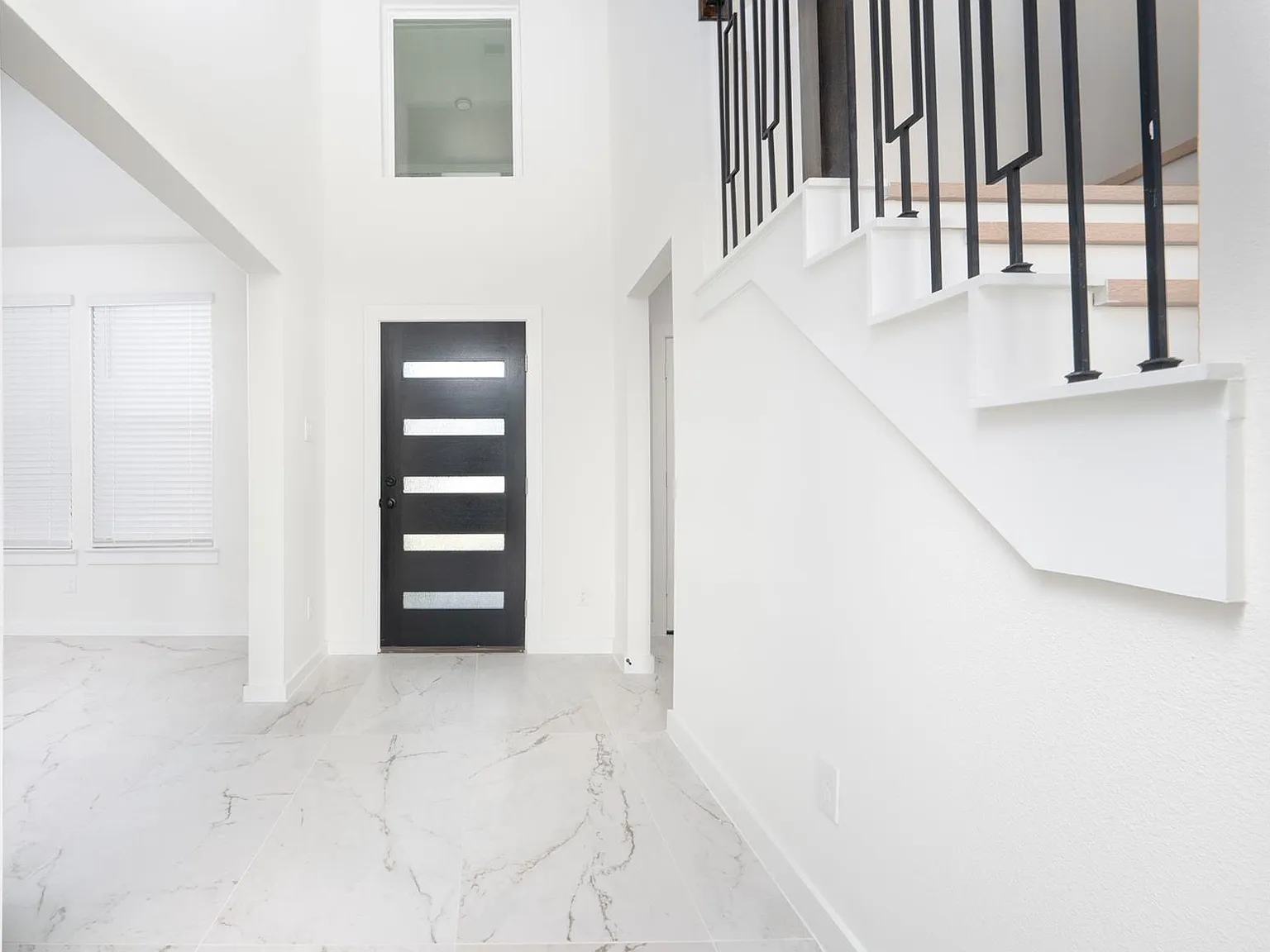 4 bed, 3.5 bath, 2514 sqft, $3,500 — Photo 4