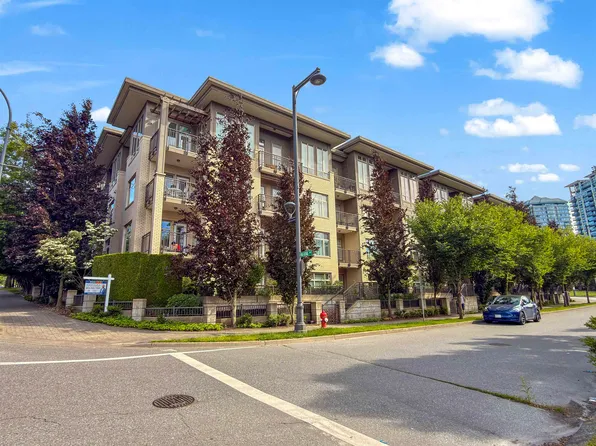 13468 King George Blvd #110, Surrey, BC V3T 0H5