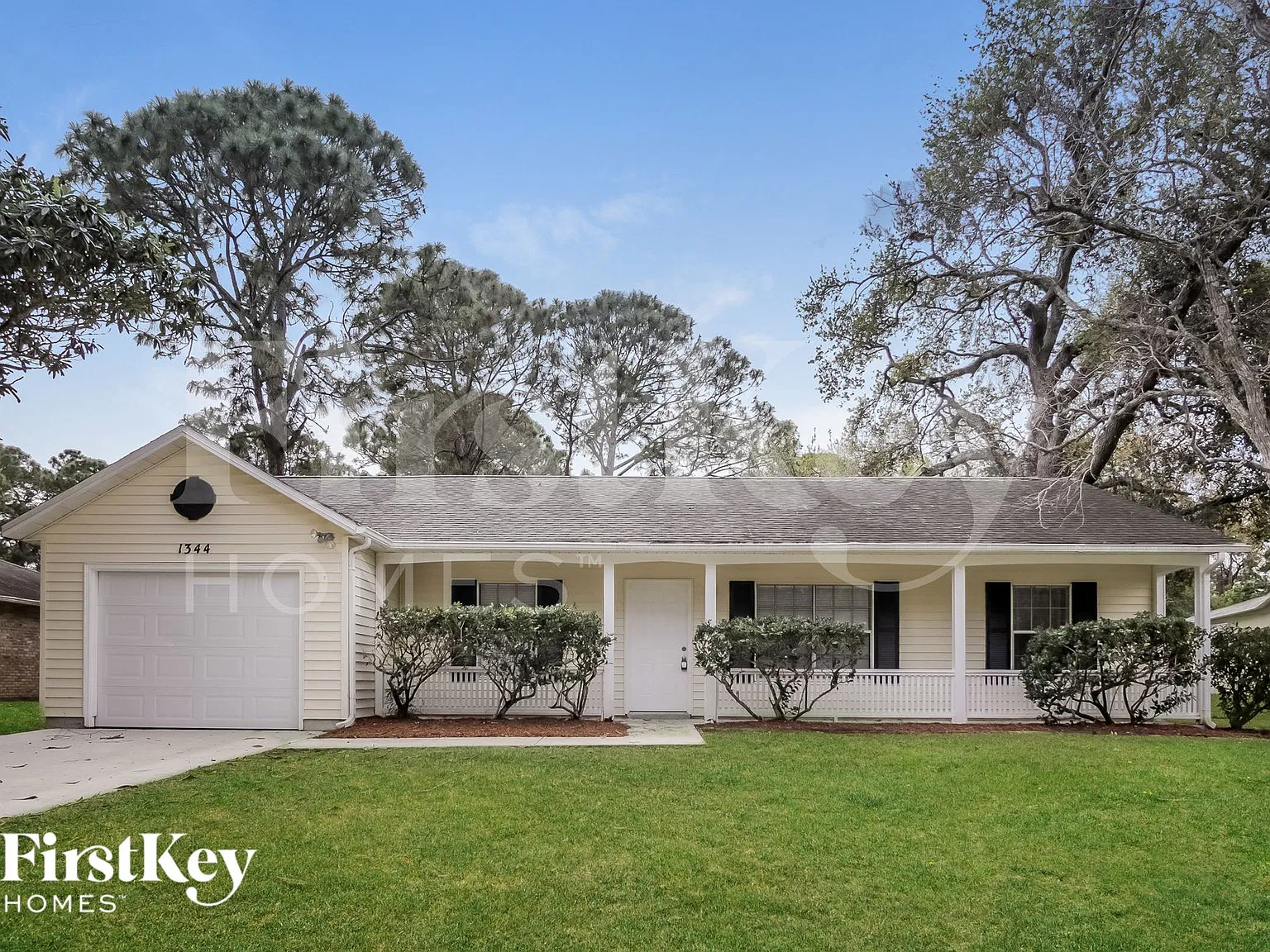 3 bed, 2.0 bath, 1026 sqft, $2,010 — Photo 1