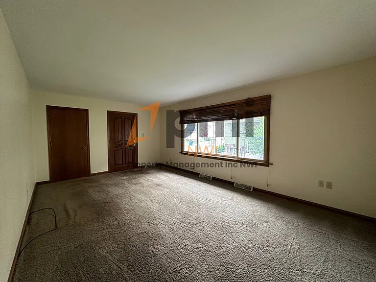 408 E Clark St — Photo 4