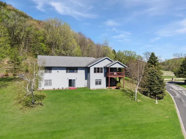 302 Hickory ROAD, Genoa, WI 54632