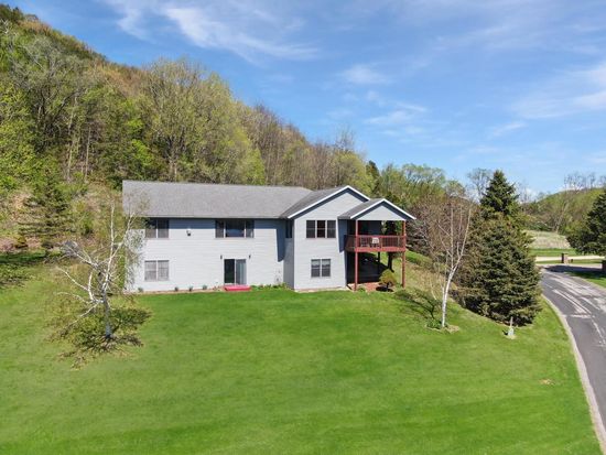 302 Hickory ROAD, Genoa, WI 54632