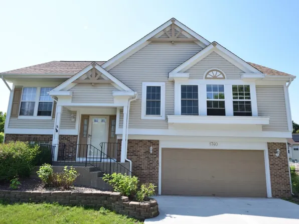 1740 Somerfield Ln, Crystal Lake, IL 60014