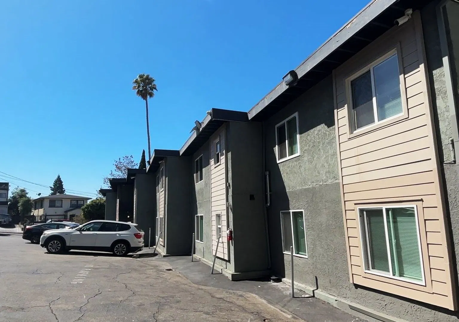 1810 E 25th Street — Photo 2