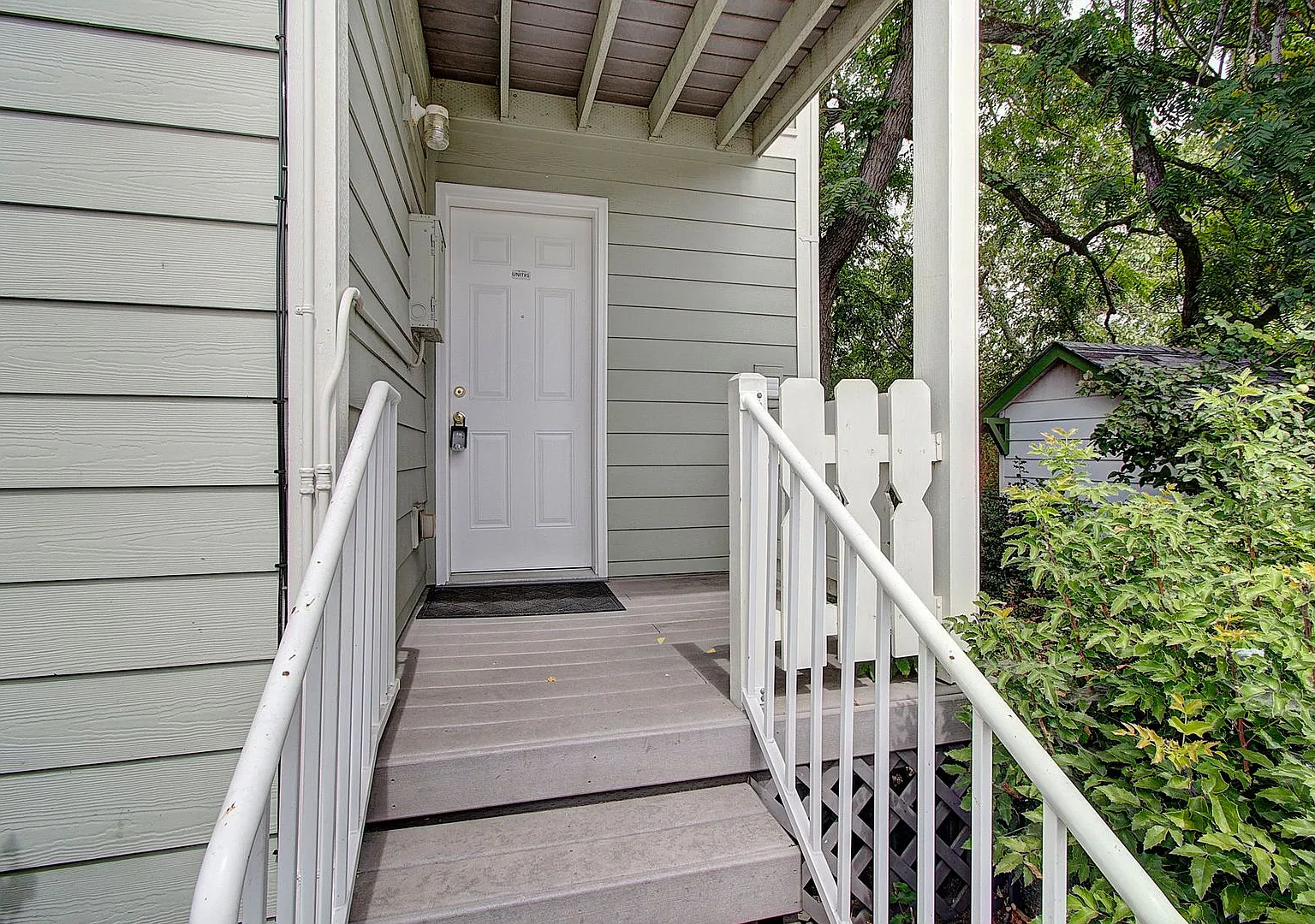 Brock 2703 4plex — Photo 3