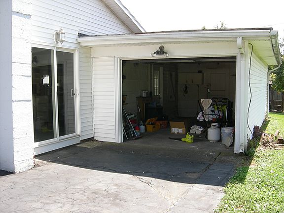 5th image of 1108 Claire Rd