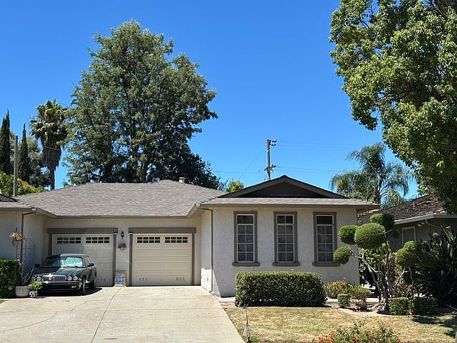 Single Story Duplex - 3 bedrooms, 2 Baths, 1 car attached garage.