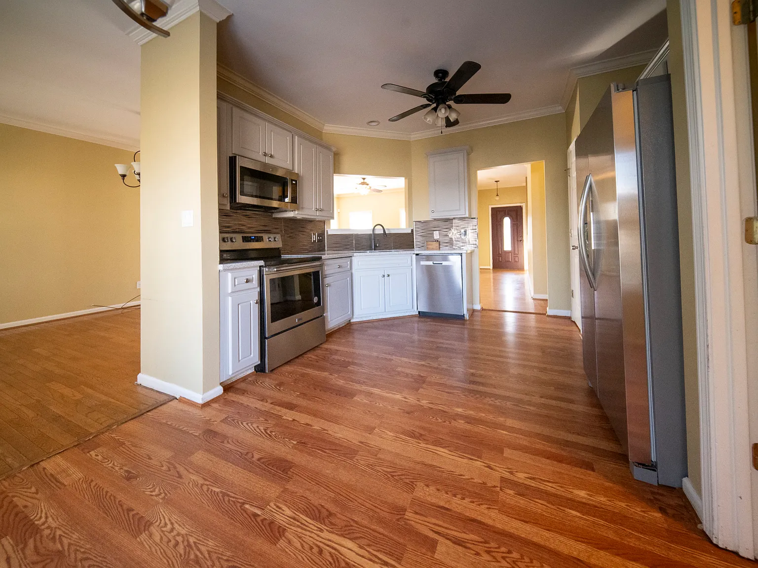 5 bed, 2700 sqft, $3,200 — Photo 2