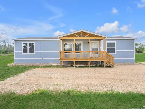 221 Mahan Rd, Somerset, TX 78069