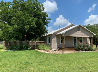 703 N Ridge St, Hallettsville, TX 77964