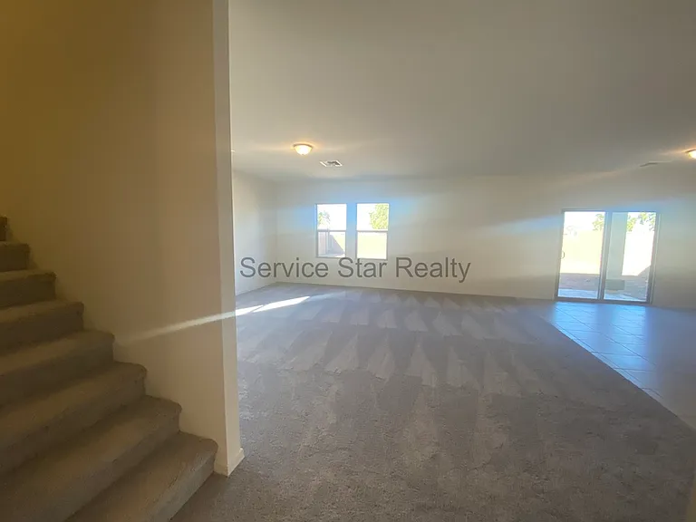 2402 E Alonso Dr — Photo 4