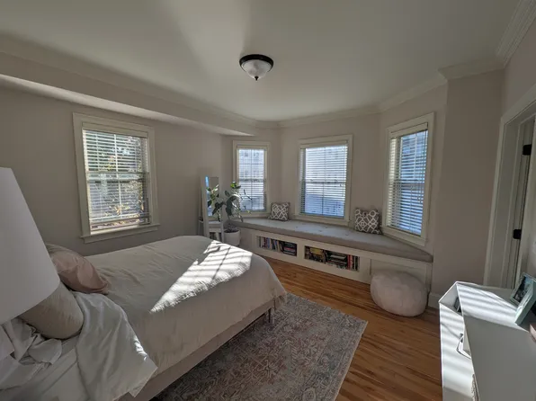 35 White Pl #2, Brookline, MA 02445