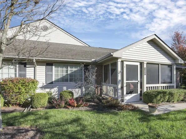 300 Virginia Ct, Pataskala, OH 43062