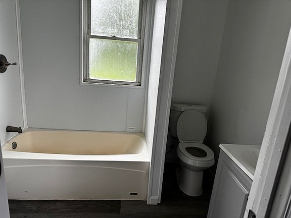 3rd image of 39 Hazel St