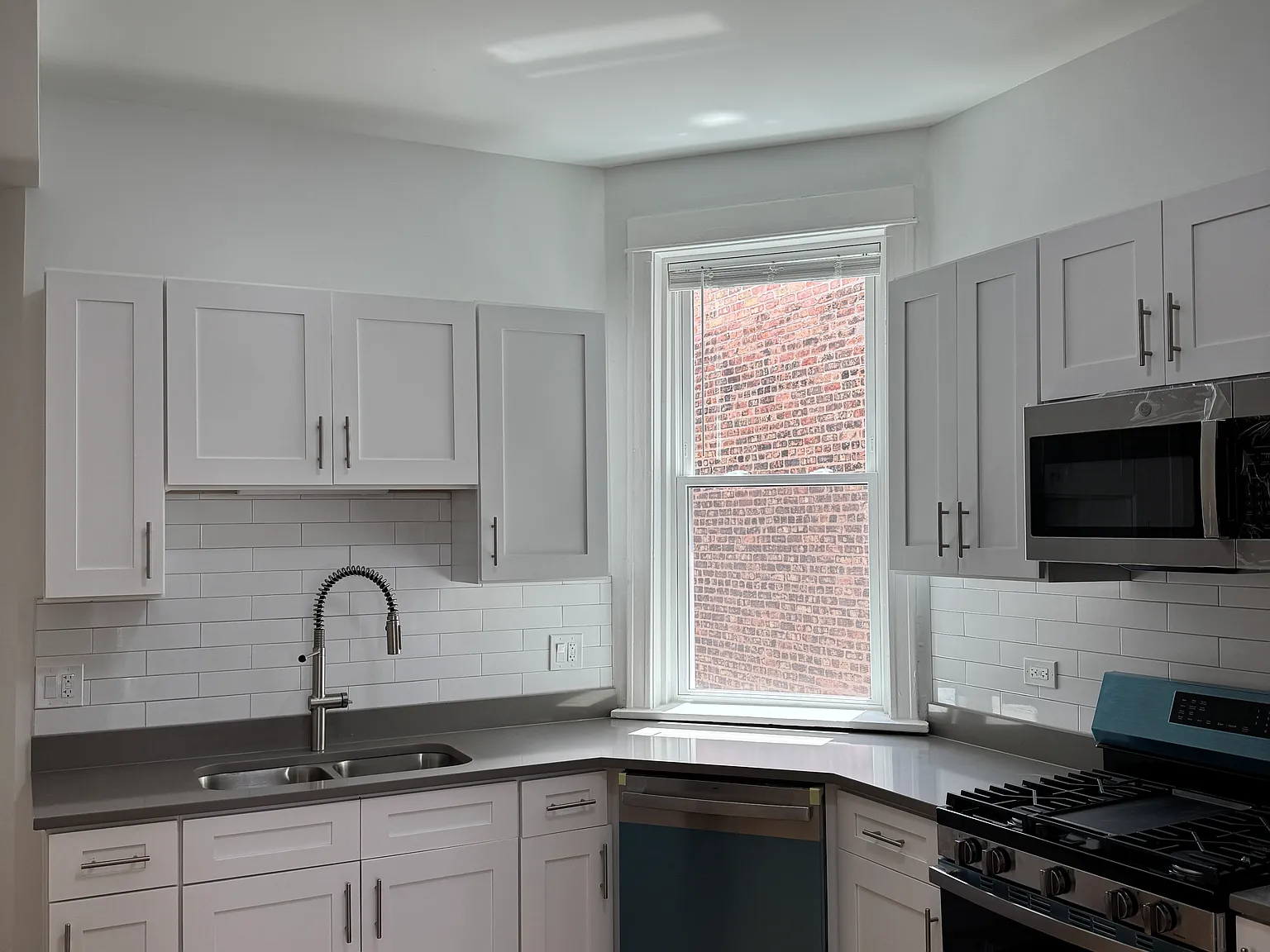 2 bed, 800 sqft, $2,290 — Photo 3