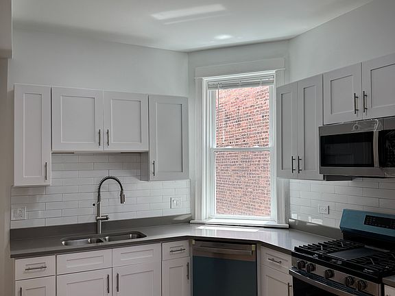 3rd image of 908 N Fairfield Ave Unit 2