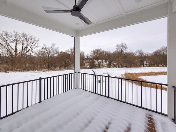 4th image of 2662 SE Steele Dr